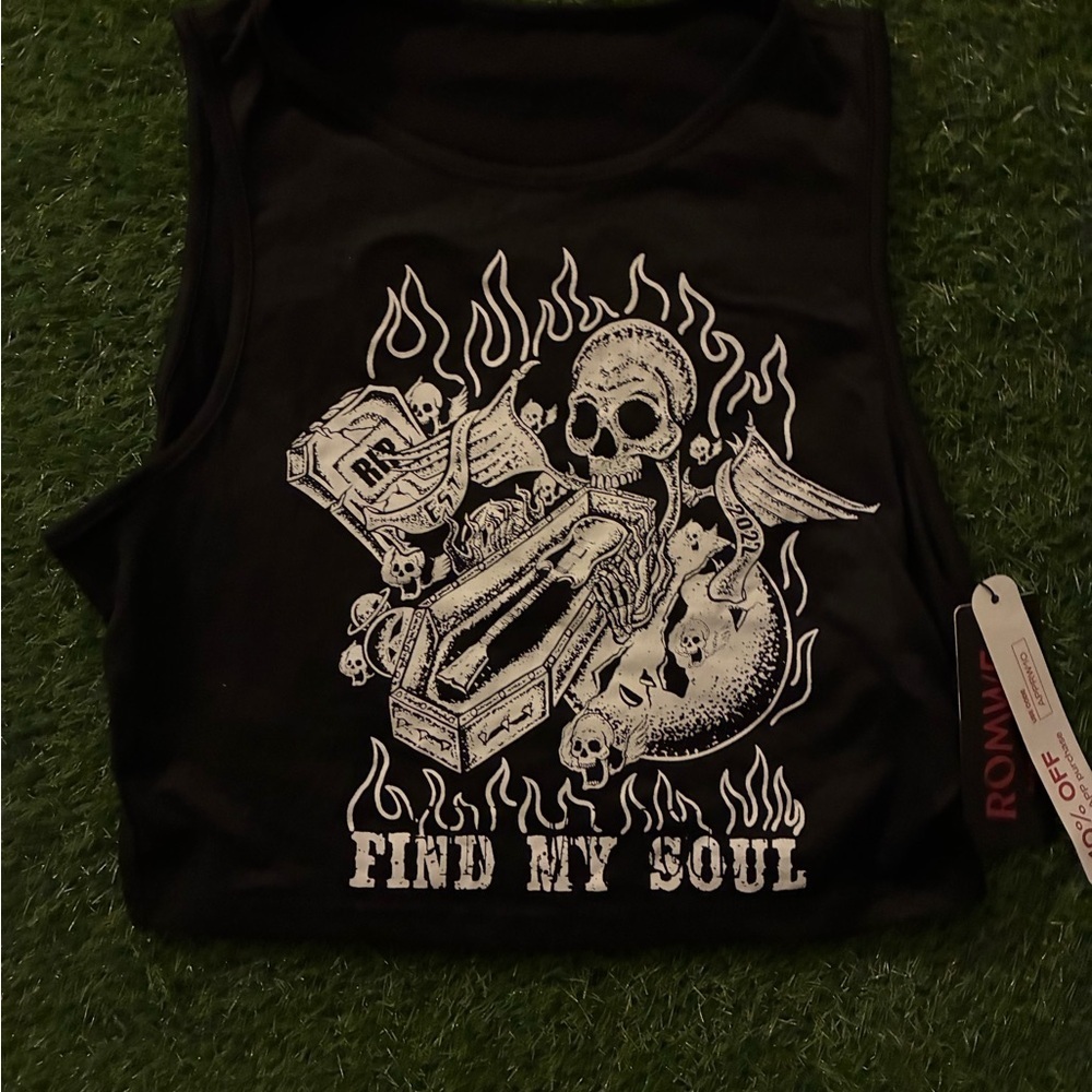 Black Skull Graphic Crop Top